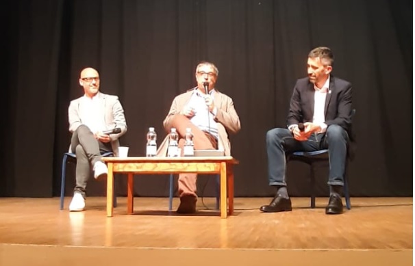 Il dibattito  tra i candidati sindaco Fasoli e Mariani diventa scontro sul nuovo volto del lungolago