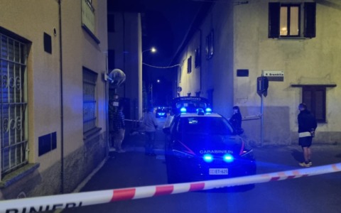 17enne accoltellato a Calco lotta per la vita