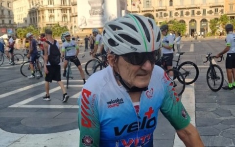 Scontro fatale sulla Sp13: ciclista 82enne perde la vita durante una gita