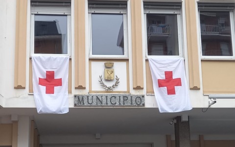 Galbiate rende omaggio alla Croce Rossa: “Un esempio di umanità e cuore che unisce la comunità”
