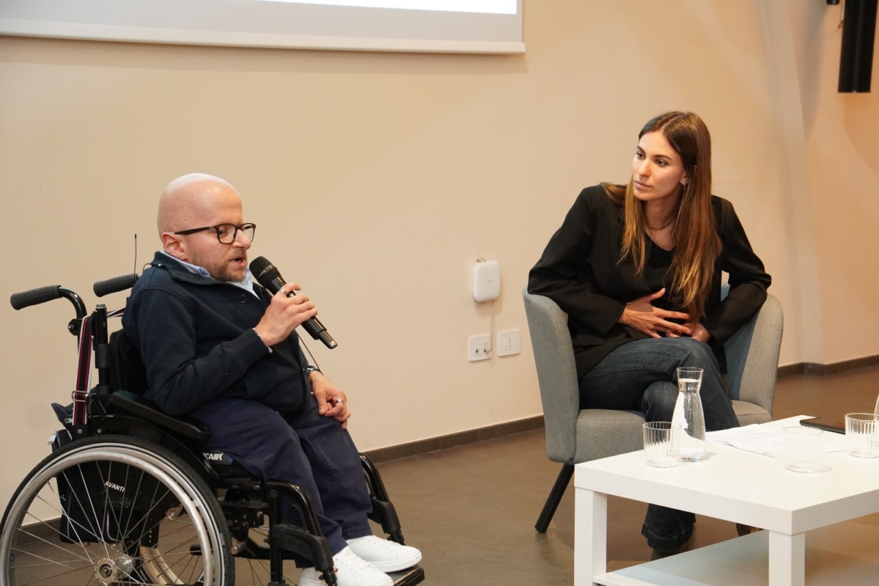 Oltre la disabilità: all’Officina Badoni oltre cento persone per la testimonianza di Octavian Oprea