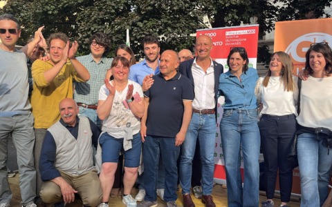 Lecco in piazza per Schlein e Gattinoni: “Uniti per vincere qui e cambiare l’Italia”