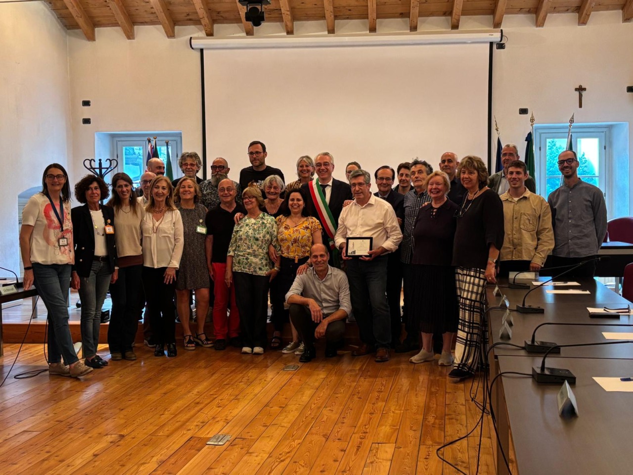 Valmadrera, consegnata la cittadinanza onoraria a Steve Haines