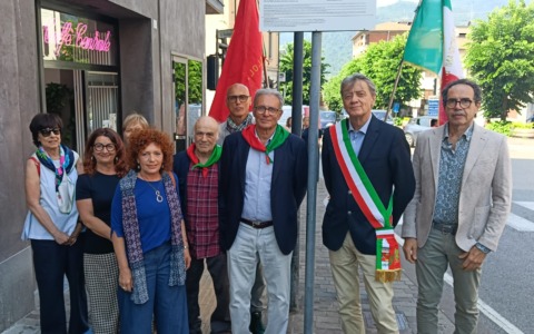 Una targa dedicata ai deportati a Calolziocorte