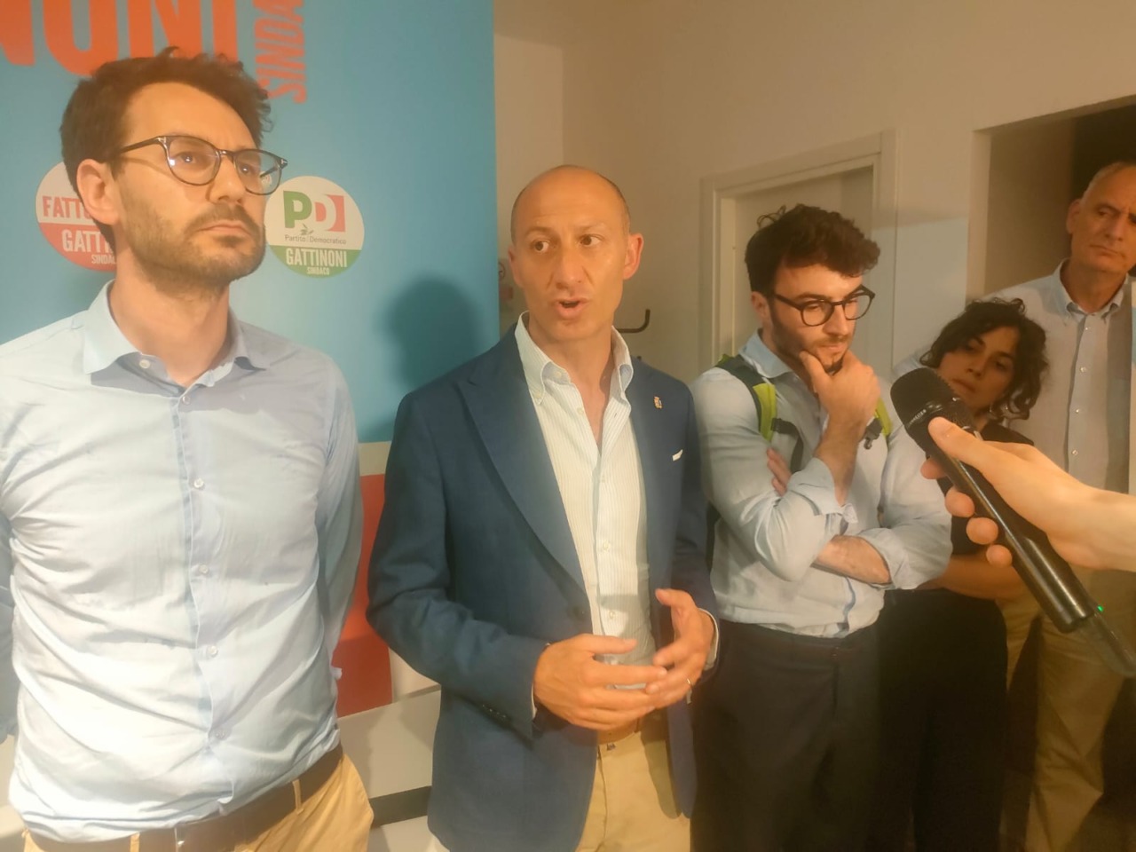“Io scelgo Mauro”: il centrosinistra chiude la campagna elettorale con una camminata in città