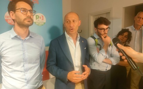 “Io scelgo Mauro”: il centrosinistra chiude la campagna elettorale con una camminata in città