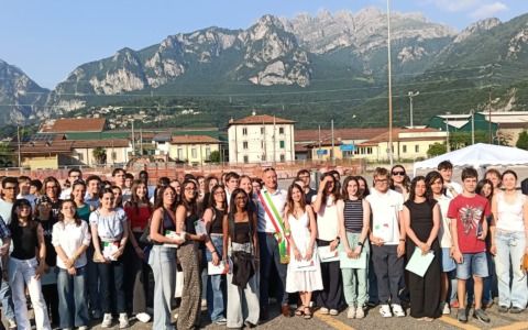 Festa dello Studente: consegnate le Costituzioni a 106 neodiciottenni lecchesi