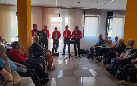 Festa di compleanno alla RSA Borsieri: musica, emozioni e sorrisi