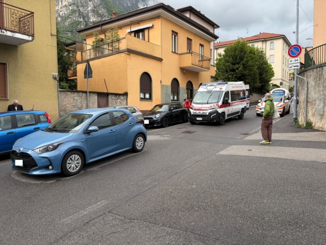 Lecco: paura per un bambino investito in via Petrarca