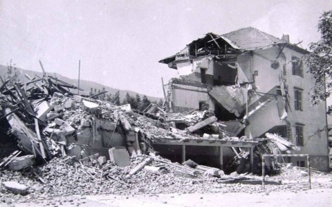 Lecco riceve la cittadinanza onoraria da Forgaria nel Friuli per la solidarietà dopo il terremoto del 1976