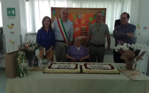 Valmadrera, Rsa in festa per i 100 anni di Annamaria Vassena