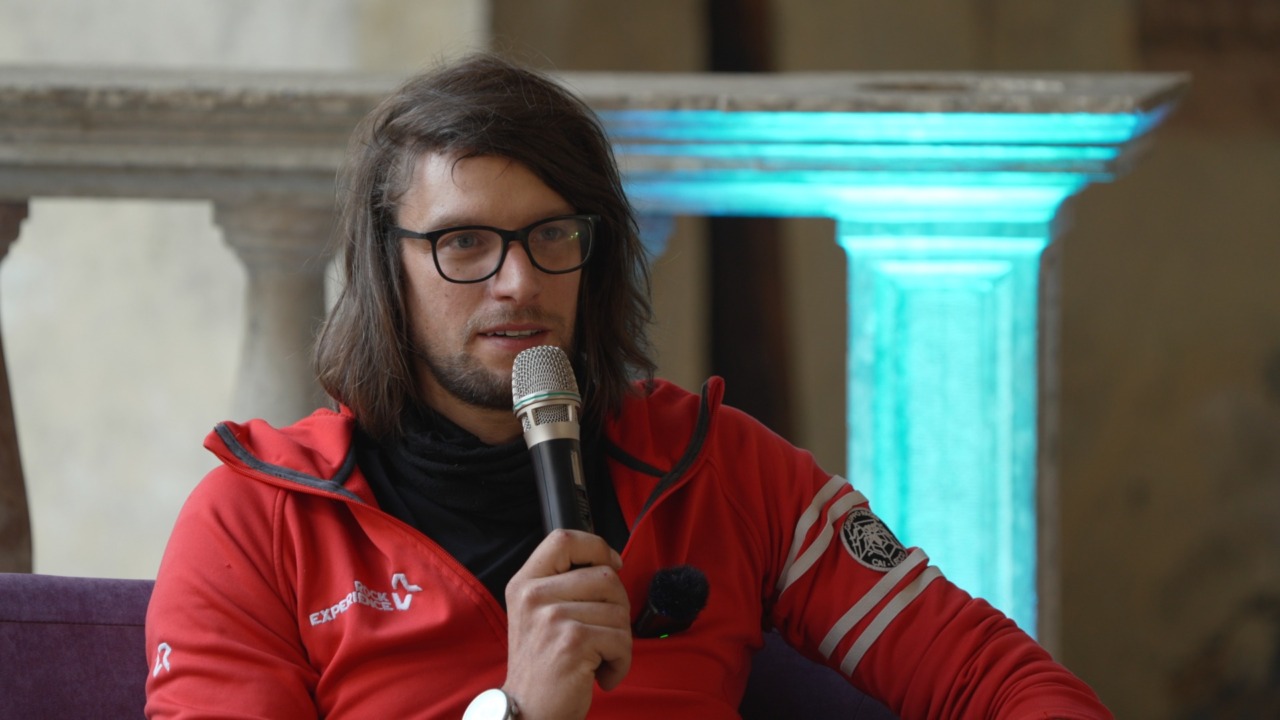 I Ragni di Lecco protagonisti a “Oltre la Vetta”: ospite Matteo De Zaiacomo nel video podcast del CAI
