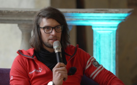 I Ragni di Lecco protagonisti a “Oltre la Vetta”: ospite Matteo De Zaiacomo nel video podcast del CAI