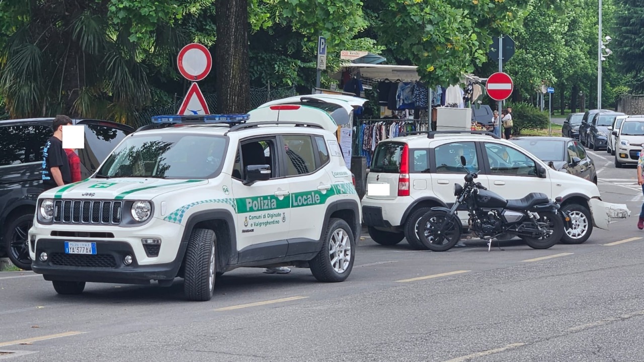 Valgreghentino, scontro auto-moto a Villa San Carlo: ferita una 20enne