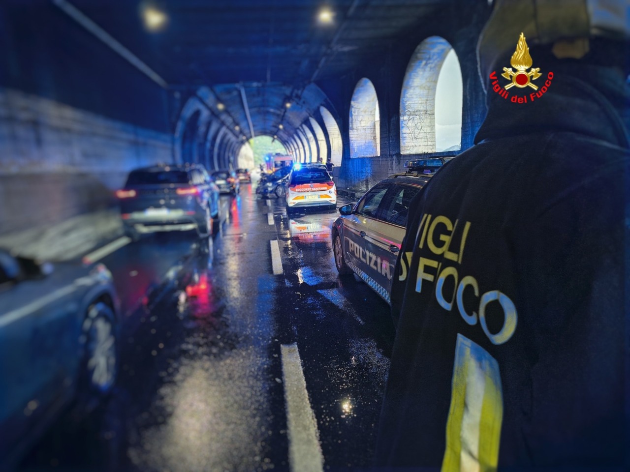 Incidente nella galleria Borbino sulla Statale 36: 5 coinvolti, traffico in tilt
