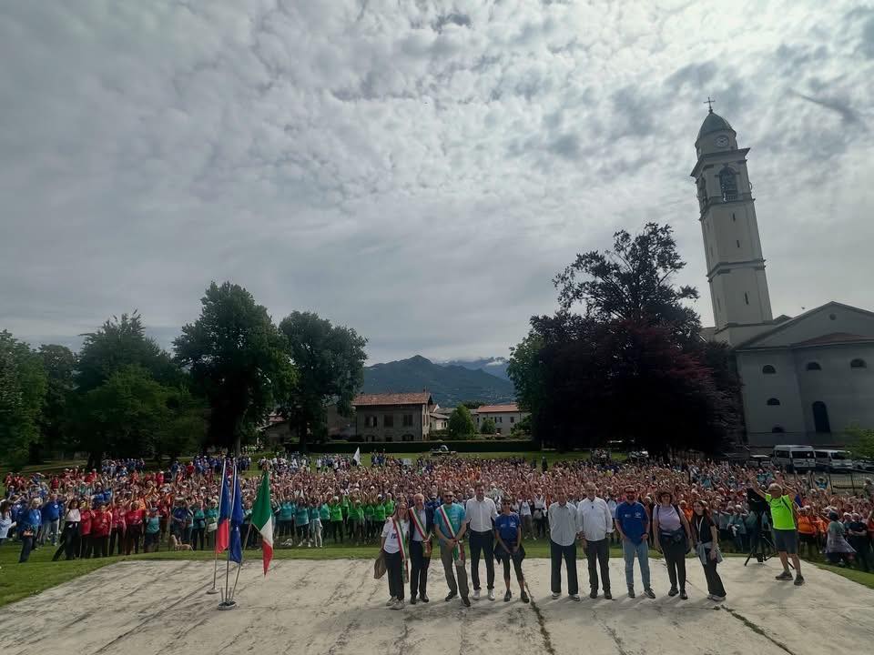 Un successo il raduno dei Gruppi di Cammino ad Annone: 1.300 partecipanti a Villa Cabella