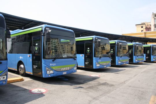 Bus, scattano gli orari estivi: novità per Valsassina, Alto Lago e turisti