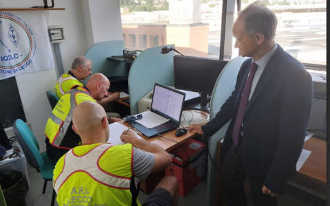 Rete Zamberletti, maxi test d’emergenza alla Prefettura di Lecco: attivate le comunicazioni radio in tutta Italia