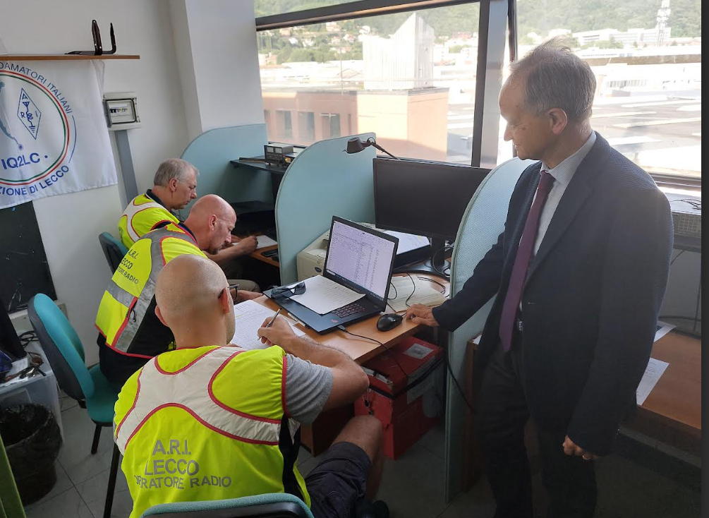 Rete Zamberletti, maxi test d’emergenza alla Prefettura di Lecco: attivate le comunicazioni radio in tutta Italia