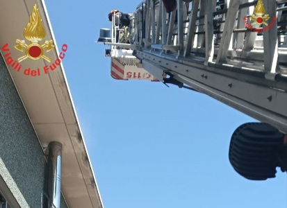 Valmadrera, incendio in azienda: fiamme da un macchinario