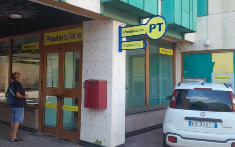 Valmadrera, riapre l’ufficio postale rinnovato