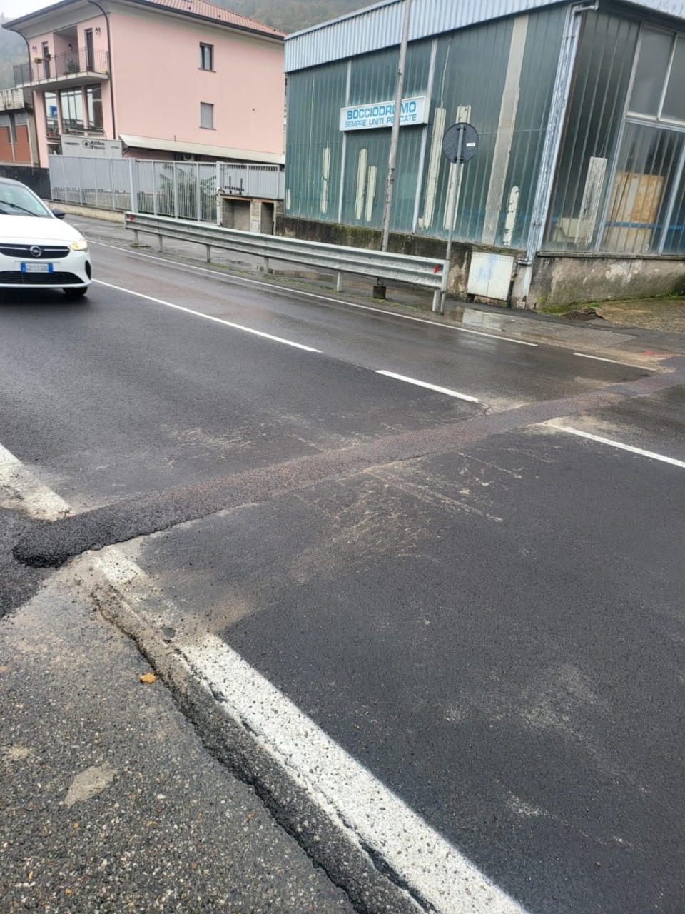 Pescate, ordinanza contro Open Fiber: “Strade pericolose e disagi continui, ora basta ritardi”