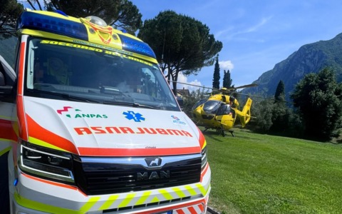 Paura al Parco Ulisse Guzzi: 35enne rischia di annegare, salvato da bagnini e soccorritori