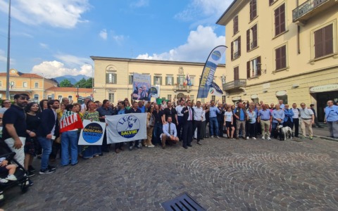 Lecco cambia guida: esplode la festa nel cuore della città, Boscagli conquista Palazzo Bovara