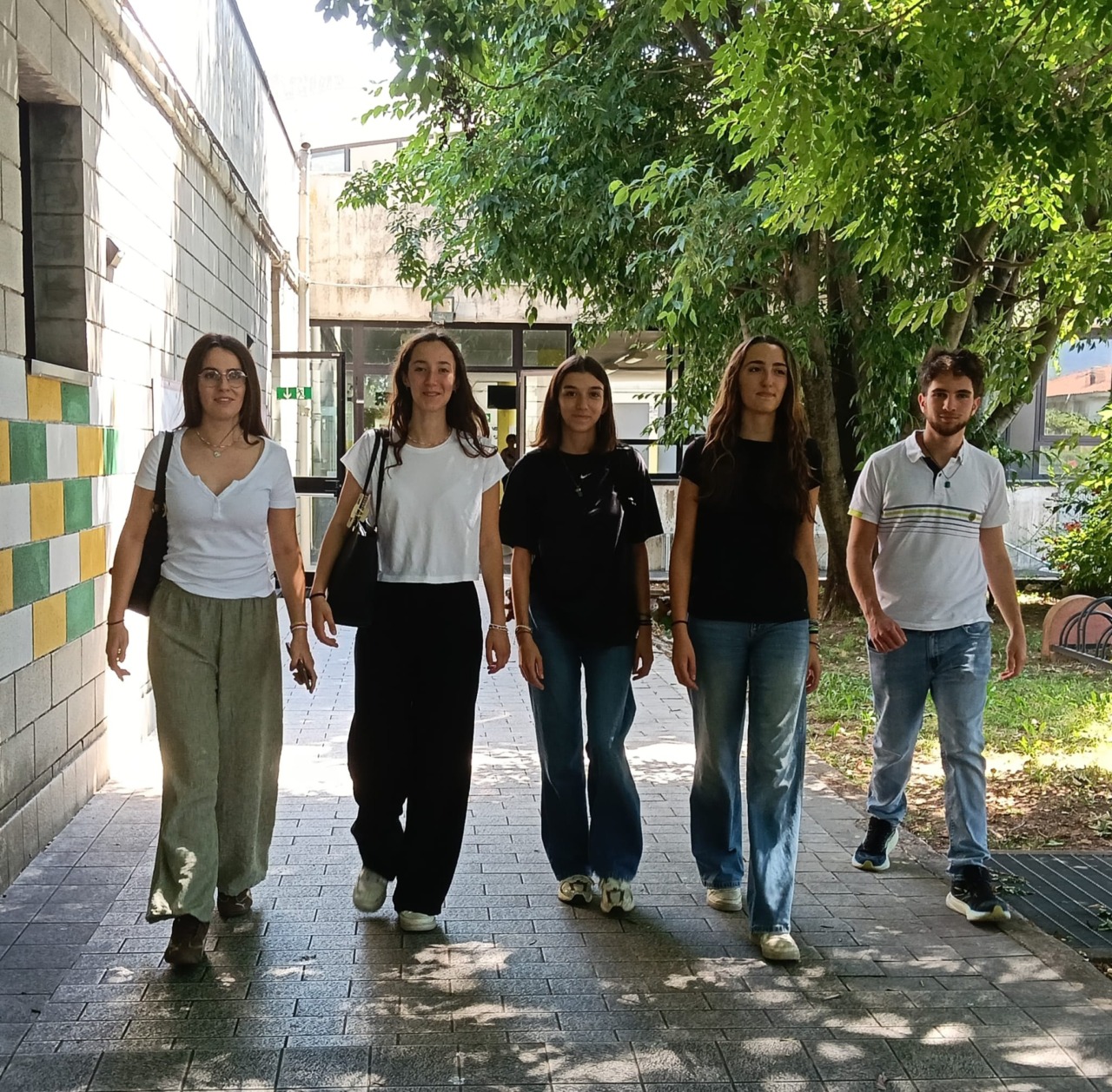 Il primo respiro della Maturità 2026: emozioni, ansia e sogni tra i banchi lecchesi