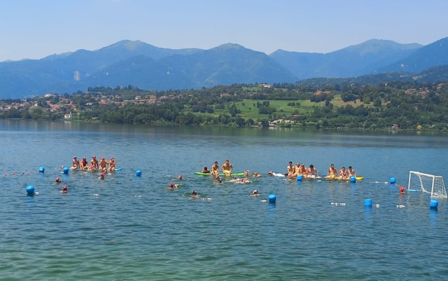 Lago di Pusiano: un successo la giornata di pallanuoto “ad acqua aperta”