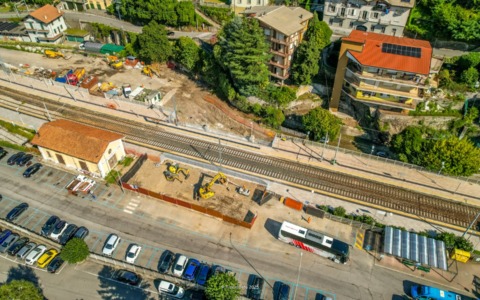 Sottopasso di Bellano:  i lavori ripartono a settembre, addio definitivo al passaggio a livello