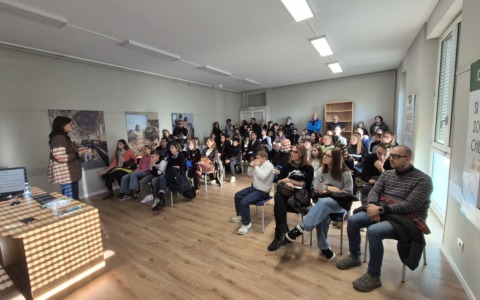Si conosce solo ciò che si ama. Il liceo Leopardi si racconta alla città