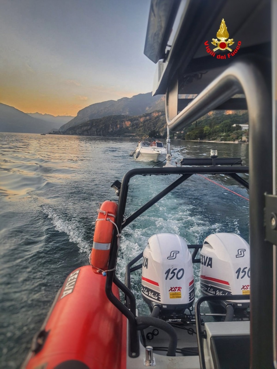 Mandello del Lario, imbarcazione in difficoltà sul lago: intervento dei Vigili del Fuoco