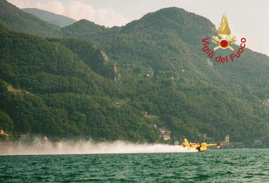 Incendio a Premana, Canadair in volo: l’Alto Lago blindato per il carico d’acqua