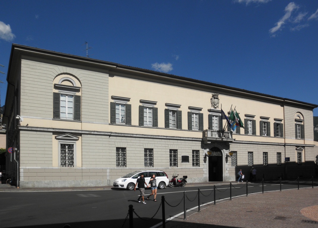 Lecco, aggredite due dipendenti comunali a Palazzo Bovara: responsabile preso a schiaffi