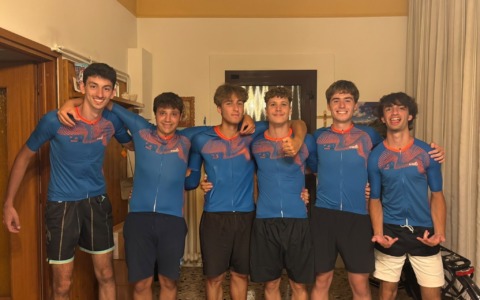 Da Calolzio a Parigi in bicicletta: sei giovani lecchesi sfidano 1.100 chilometri sulle due ruote