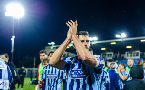 Calcio Lecco, il capitano Matteo Battistini saluta i blucelesti: ceduto alla Reggiana