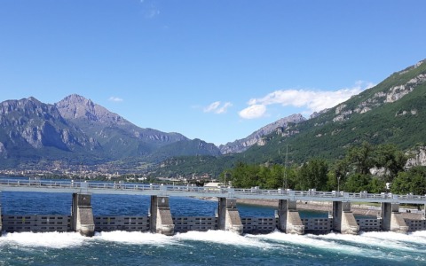 Emergenza siccità, l’Adda torna a respirare: dalla Valtellina al Lago di Como più acqua per i campi