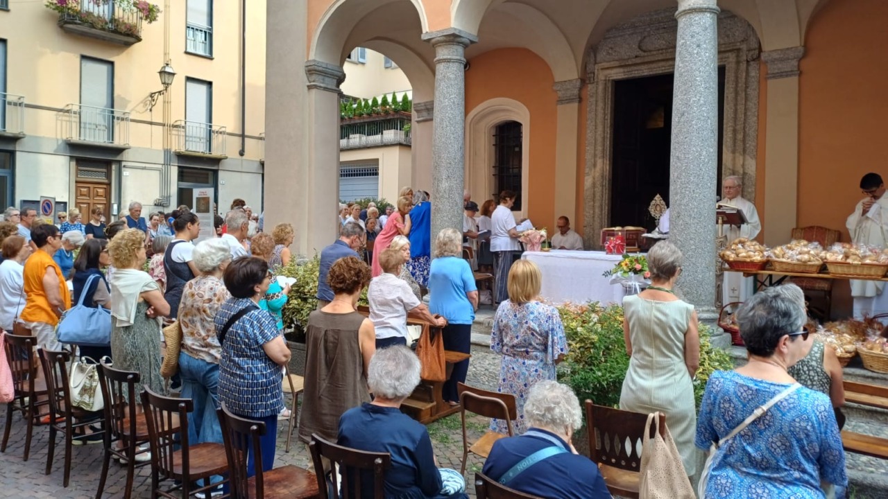Lecco celebra Santa Marta: distribuiti 800 michini