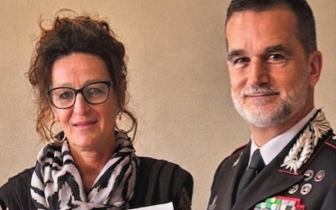 Lecco, Luisa Colombo dona 300 litografie ai Carabinieri