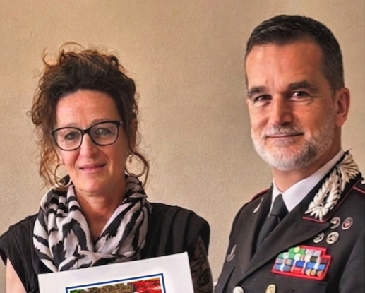 Lecco, Luisa Colombo dona 300 litografie ai Carabinieri
