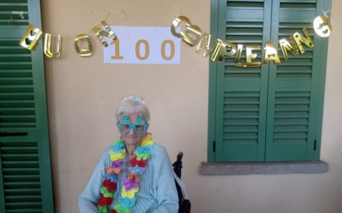 Perledo festeggia 100 anni di Elena Locatelli, la storica barista del Bar Ciclamino