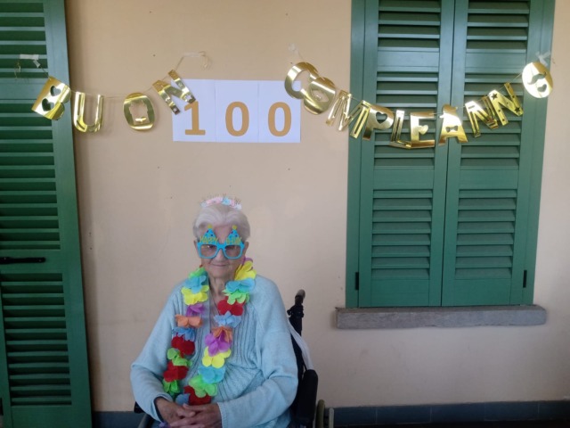 Perledo festeggia 100 anni di Elena Locatelli, la storica barista del Bar Ciclamino
