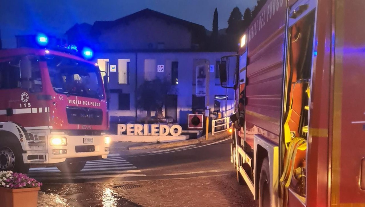 Tetto di un’abitazione in fiamme nel centro di Perledo: intervento dei Vigili del fuoco all’alba