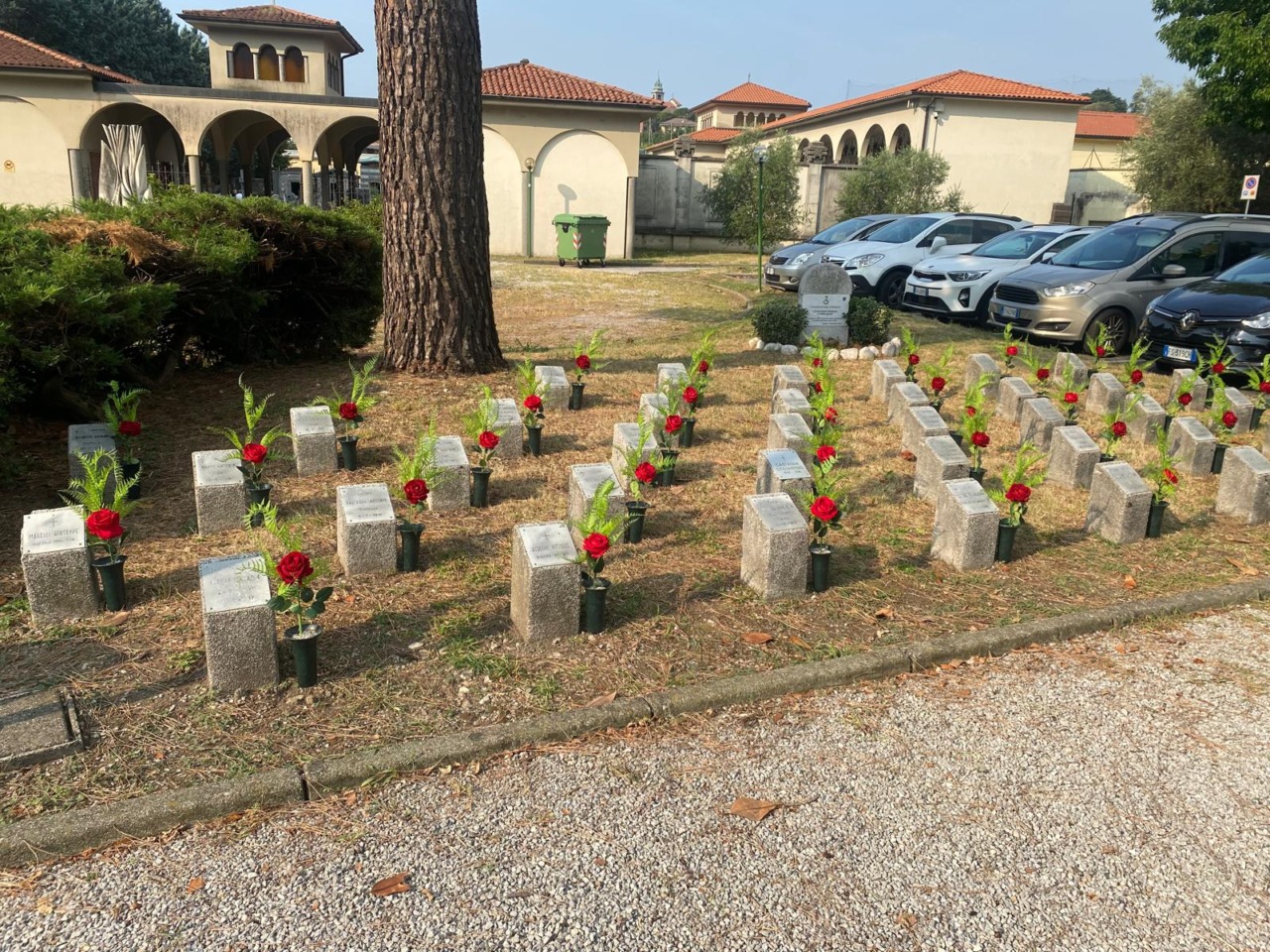 Civate, i cippi a ricordo dei Caduti rifioriscono grazie agli instancabili Alpini