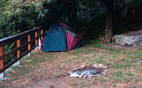 Braciere a terra al Sasso di Preguda, la denuncia dei volontari: “Gesto irresponsabile”