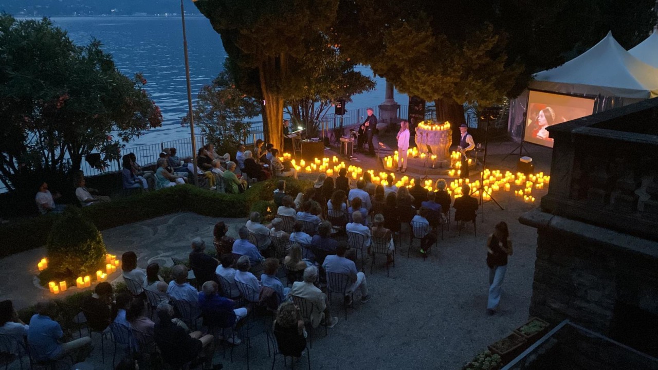Incanto a lume di candela a Villa Monastero: la grande musica da film conquista Varenna