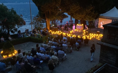 Incanto a lume di candela a Villa Monastero: la grande musica da film conquista Varenna