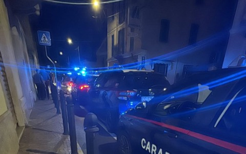 Bellano, vandalismi nel parcheggio della stazione: presi due giovani