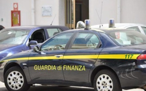 Truffa sulle criptovalute, operazione anche a Lecco: sequestrati oltre 877mila euro